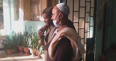 توافد المرضى والأهالي للمشاركة فى العملية الانتخابية بأسوان.. صور