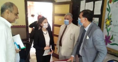 نائب محافظ الإسكندرية تتفقد لجان انتخابات النواب بالجمرك.. صور