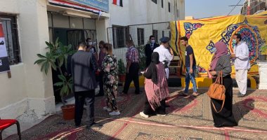 مشاركة ملحوظة للسيدات فى التصويت بلجان انتخابات البحر الأحمر.. صور