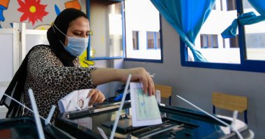 السيدات أول الحاضرين في لجان الانتخابات ببولاق الدكرور لليوم الثاني.. صور
