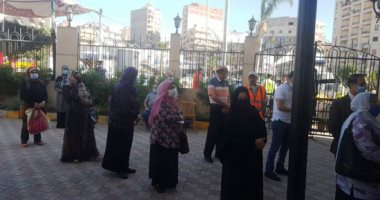 تزايد إقبال المواطنين للتصويت فى اليوم الثانى لانتخابات النواب بالبحيرة.. صور