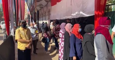 توافد المواطنين على لجان بولاق الدكرور.. والسيدات فى مقدمة الصفوف