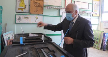 محافظ الجيزة يدلى بصوته فى انتخابات مجلس النواب ويؤكد: لم نتلقى شكاوى.. صور