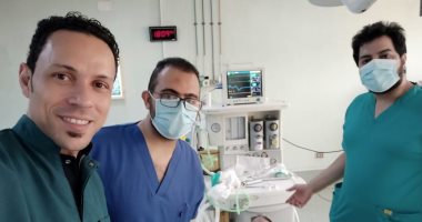 جراحة لمولودة تعانى من انسداد بعظمتى الأنف بمستشفى المنصورة العام