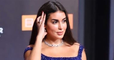 شاهد ياسمين صبري بالعباءة وغطاء الرأس فى إحدى الحفلات بدبى.. صور