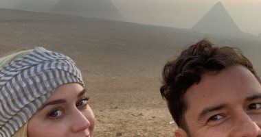 بصورة من رحلة الأهرامات .. النجم العالمى أورلاندو بلوم يحتفل بعيد ميلاد كاتى بيرى