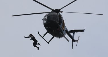 بريطانى يقفز بدون مظلة من طائرة بارتفاع 40 مترا لتسجيل رقم قياسى.. فيديو وصور