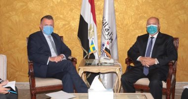 وزير النقل يبحث الاستفادة من التجربة السويدية فى خفض حوادث الطرق