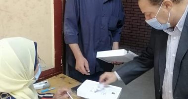 المدارس الثانوية تسلم أولياء الأمور التابلت بعد سداد قيمة التأمين