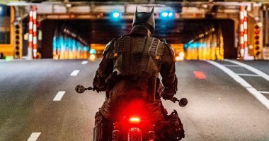 صور جديدة من وراء الكواليس لـ Batman فى مدينة جوثام بدراجته النارية 