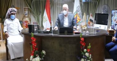 محافظ جنوب سيناء يطالب نقيب الأسنان بتفعيل دور النقابة لرفع المستوى المهنى