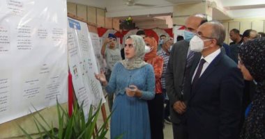 رئيس جامعة الزقازيق يفتتح معرض شعاع الخير بكلية التجارة