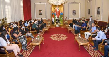 وزيرة الهجرة: "الوطن للجميع" رسالة لقاء البابا تواضروس مع طلابنا بالخارج.. صور