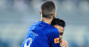 الهلال السعودى يتأهل لنهائى كأس خادم الحرمين بثنائية ضد أبها.. فيديو