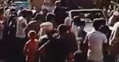 شاهد لحظة اصطدام سيارة بالأهالى ومصرع طفل خلال الاحتفال بمرشح فى البحيرة