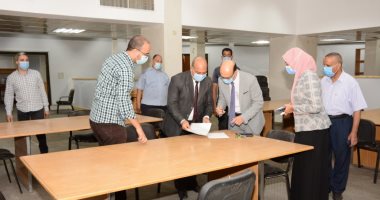 نائب رئيس جامعة أسيوط يعلن تدشين مركز الخدمات العامة للرسائل الجامعية