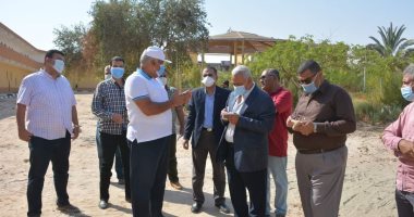 محافظ الوادى الجديد يوجه بتطوير حديقة السلام بالخارجة لتكون متنفس للمواطنين