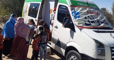 توقيع الكشف الطبى وصرف الدواء بالمجان لـ 627 مواطنا فى قافلة طبية بالفرافرة