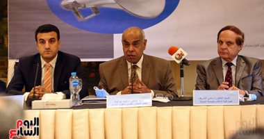 "القومى لحقوق الإنسان" يناقش الممارسات الإعلامية.. المشاركون يؤكدون نجاح الإعلام المصرى  فى التصدى لزيف وخداع قنوات أهل الشر.. و"الجزيرة" نشأت فى دولة تاريخها أقل من إنشاء حديقة حيوان الجيزة 