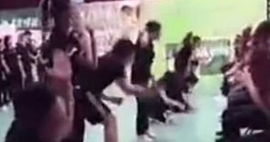  شركة صينية تطلب من موظفيها صفع أنفسهم لبناء قدرتهم على الصمود .. فيديو