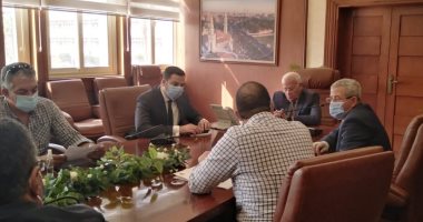 محافظ بورسعيد يعلن تذليل كافة العقبات لانهاء المشروعات الجارية فى المدن