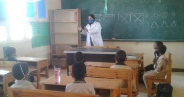 "صحة أسوان" تنظم ندوات توعية بالمدارس لوقاية الطلاب من كورونا.. صور