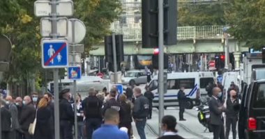 الرئيس الفرنسى يصل إلى موقع حادث الطعن فى مدينة نيس