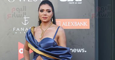 للمرة الأولى رانيا يوسف تغلق خاصية التعليق على صور فستانها بالأمس