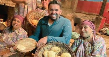 حسين الجسمى يشارك سيدات الخبز أمام الفرن: المرأة المصرية منبع الذوق والكفاح