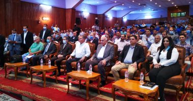فيديو.. عروض فنون شعبية في احتفالية تكريم فريق غزل المحلة بحضور هشام توفيق