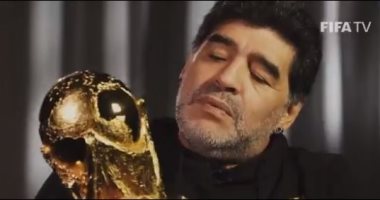  مارادونا يحتفل بعيد ميلاده الـ60 مع الكأس الذهبية.. فيديو 
