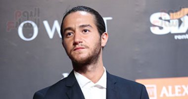 أحمد مالك يصور مسلسل "تحقيق" فى إحدى سينمات 6 أكتوبر