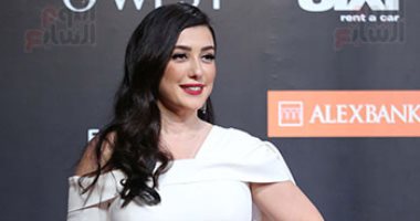 كندة علوش 4 × 1 .. أم وبطلة ونجمة سجادة حمراء وعضو لجنة تحكيم