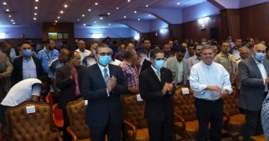 صور.. بدء احتفالية شركة غزل المحلة بالصعود للدورى الممتاز بحضور وزير قطاع الأعمال
