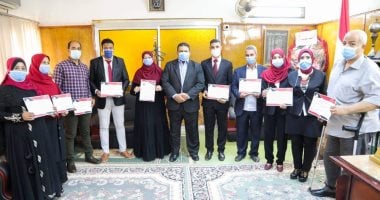 وكيل تعليم الوادى الجديد يكرم مسئولى إدارة الموهوبين والتعلم الذكى لتميزهم