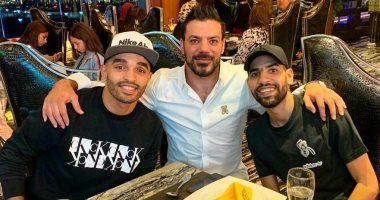 عمرو زكى يدعم مؤمن زكريا وأوباما: "ترجعولنا بالسلامة وتفرحونا بلقب أفريقيا"