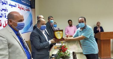"مياه الفيوم" تنظم حفلا لتكريم العامل المثالى و43 عاملا من المتميزين .. صور