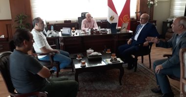 محافظ بورسعيد يستقبل رئيس النادى المصرى والمدير الفنى للفريق.. صور