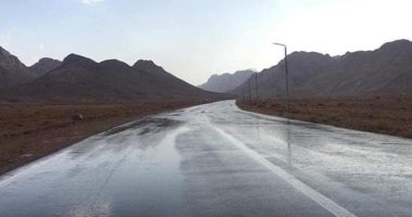 غلق طريق غارب - الشيخ فضل بعد سقوط أمطار بالكيلو 75 فى نطاق محافظة المنيا