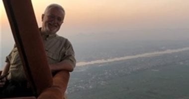 سفير كرواتيا بالقاهرة وأسرته يستمتعون برحلات البالون الطائر في الأقصر.. صور