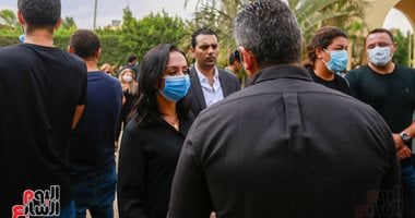 نيفين القباج ومايا مرسى تشاركان فى تشييع جثمان فرخندة حسن