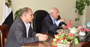 محافظ بورسعيد يوجه بتقديم أفضل الخدمات للمواطنين بحى المناخ.. صور