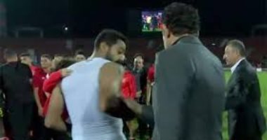أزمة كهربا ومحمد فضل تعكر أجواء احتفالية الأهلى بدرع الدورى.. الفولت: ماغلطتش فى حد وهو زقنى بدون سبب.. وعضو الجبلاية يتقدم بمذكرة للجنة الانضباط.. والبدرى يدرس استبعاده من المنتخب.. والأهلى يرفض معاقبة اللاعب