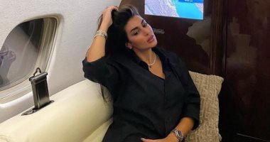 ياسمين صبرى من داخل الطائرة أثناء عودتها من الجونة.. صورة