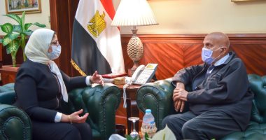 وزيرة الصحة تبحث مع الدكتور مجدى يعقوب إنشاء قسم أبحاث إكلينيكية بمستشفيات الوزارة
