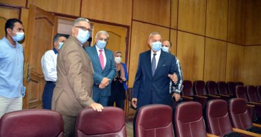 محافظ القليوبية يتفقد مقر اللجنة العامة لانتخابات مجلس النواب بمدرسة الزراعة ببنها