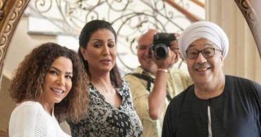شاهد كواليس تصوير وفاء عامر وحجاج عبد العظيم ومنة فضالى فى مسلسل "هى"