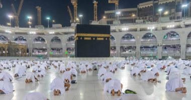 "شئون الحرمين" تحدد 9 إجراءات وقائية أثناء أداء العمرة والصلاة × إنفوجراف