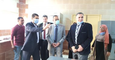 صور.. محافظ شمال سيناء يتفقد مدرسة العريش الفندقية