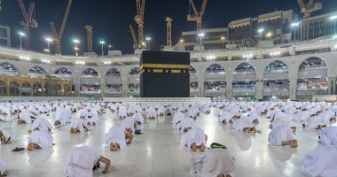 انطلاق المرحلة الثالثة للعمرة اليوم.. تطبيق أقصى المعايير والبروتوكولات الصحية.. رفع الطاقة الاستيعابية لـ 20 ألف معتمر يومياً و60 ألف مصلٍ.. 32 موقع حجز متاحة للراغبين بالسفر.. 5600 عربة لخدمة المعتمرين.. صور